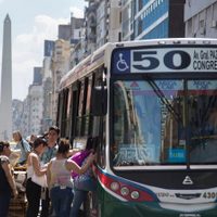 Atención, usuarios de colectivos: cuáles líneas y en qué ciudades se podrá pagar con tarjeta de débito y crédito