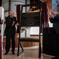 Develan placa por cincuentenario del Polyforum; proyecto de rescate iniciaría en breve