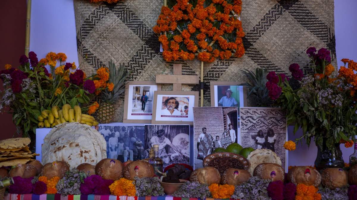 Ofrenda en Palacio Nacional. Foto: Miguel Dimayuga