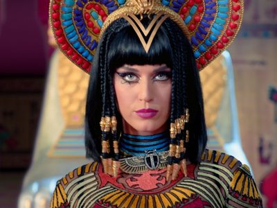 ¡Siempre audaz! A poco de casarse Katy Perry cambió su look y nos dejó mudos