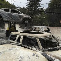Ministro griego anuncia tres días de luto por la muerte de 74 personas en los incendios