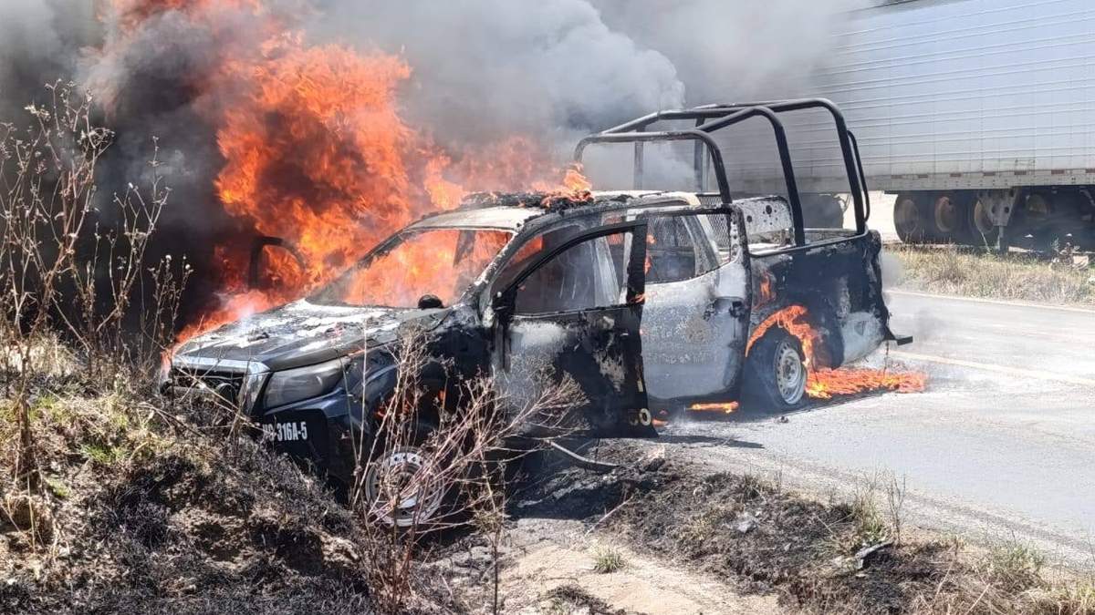 Patrulla incendiada en Acaxochitlán, Hidalgo