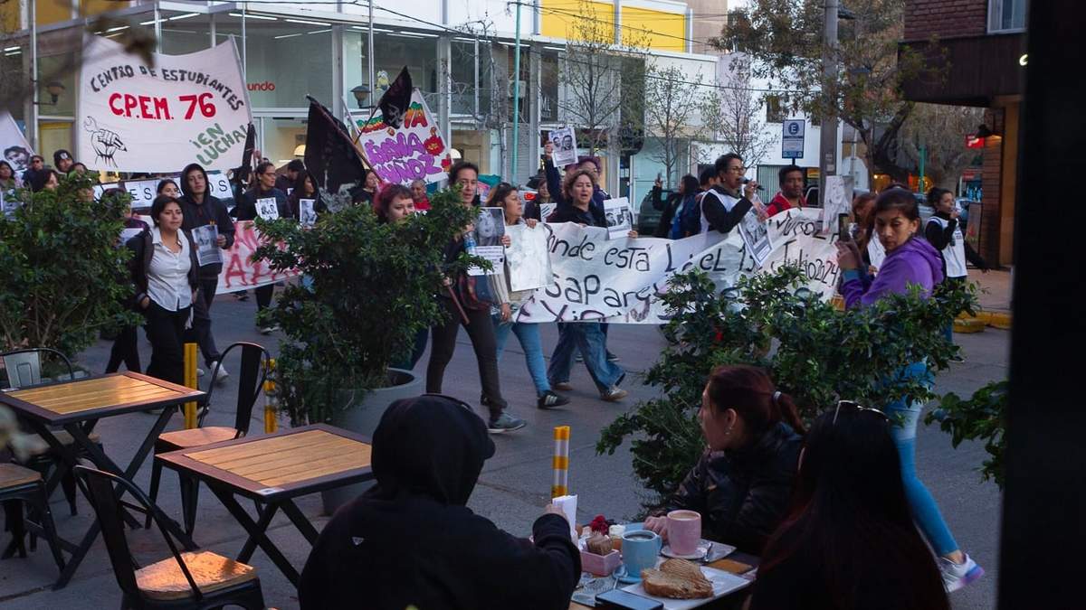 La marcha se dirigió hacia Casa de Gobierno. Fuente: (Emiliano Ortiz)