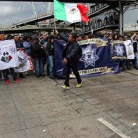 Logran acuerdos con policías federales tras 9 horas de bloqueo al aeropuerto
