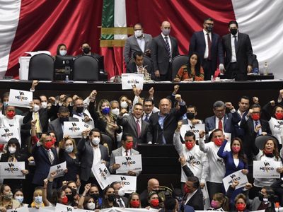 Vacunas, desabasto de medicinas y megaproyectos, en la discusión por el Presupuesto