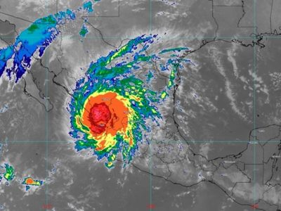 El huracán "Roslyn" lleva una peligrosa marejada a México