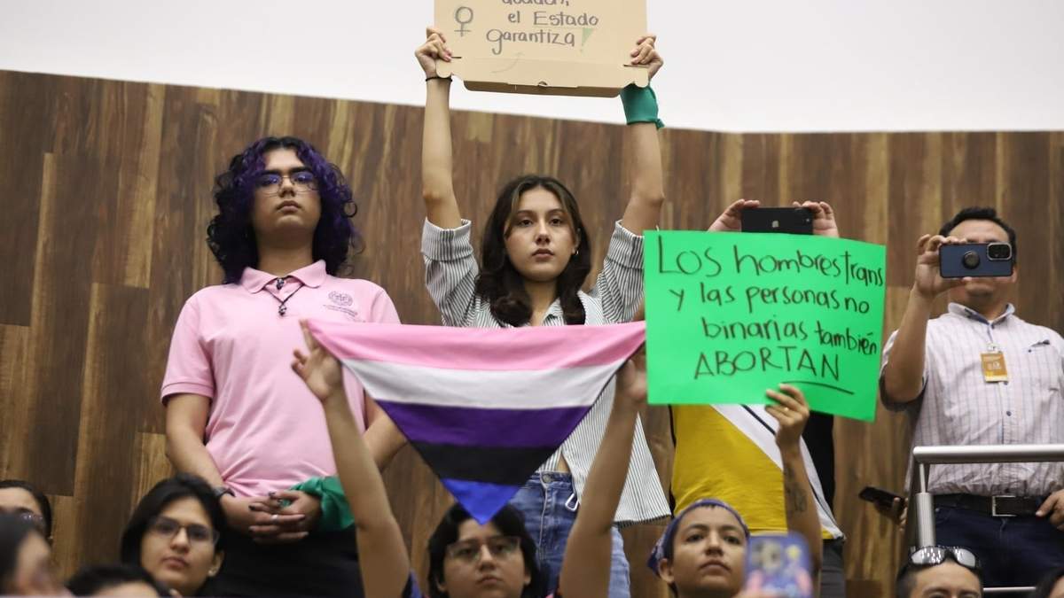 Manifestación en favor del aborto en el Congreso de Yucatán