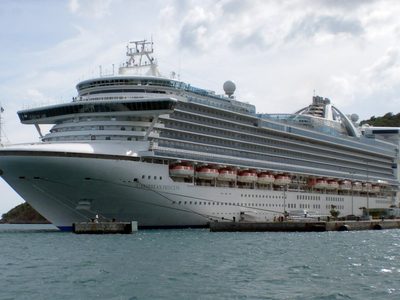 Un crucero con sospechas de Covid-19 llegó a Camboya, mientras otro se ve afectado por otro virus
