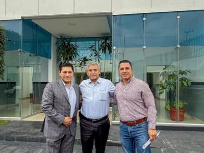 Alcalde de Cuautla prófugo estuvo en evento con la policía antes de revelarse vínculos con el narco