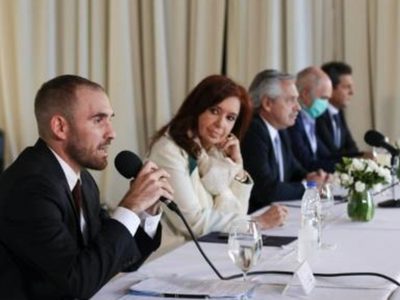 El elogio de Cristina Kirchner a Guzmán por la deuda: "Clarito como el agua"