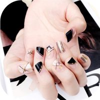 Manicura geométrica: descubrí el nail art que es tendencia para las uñas cortas por su elegancia