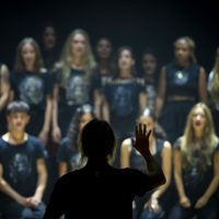 Becarios del musical Malinche de Nacho Cano vuelven a México sin haber declarado ante el juez