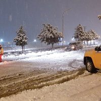 Por las nevadas están intransitables algunas rutas en Neuquén y sigue el cierre nocturno