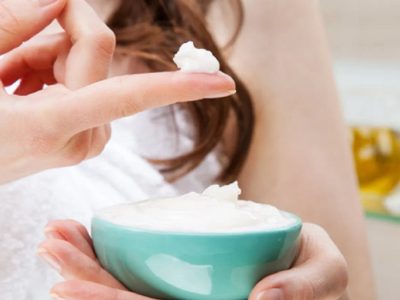 Más barata y efectiva que las compradas: mirá cómo preparar esta crema para peinar en casa sin gastar un peso