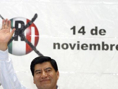 Archivo / El "gober precioso", lección de priismo