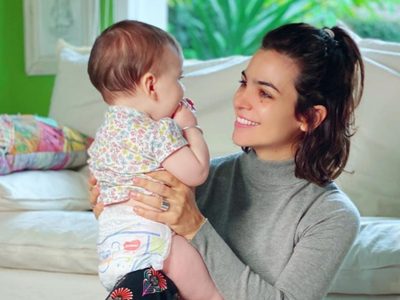 No la suelta: pegadita a mamá, Alba se robó todos los mimos durante este ritual de Agustina Cherri