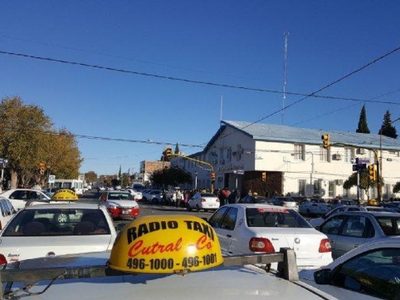 Un taxista de Cutral Co fue asaltado; el ladrón le puso un arma en la cabeza