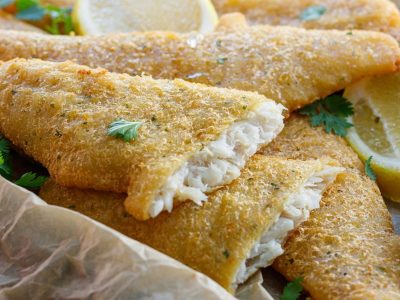 Hacé tus propias milanesas de merluza caseras con este truco: para que queden bien crocantes por fuera mejor que las compradas