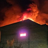 Fue controlado el incendio en un depósito de la ex firma Saturno Hogar