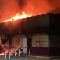 Presuntos normalistas queman oficinas del INE en Chiapas