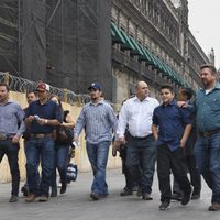 Se reúnen los LeBarón con AMLO en Palacio Nacional