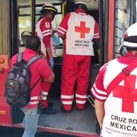 Chofer de la Línea 4 del Metrobús pierde control de la unidad y choca