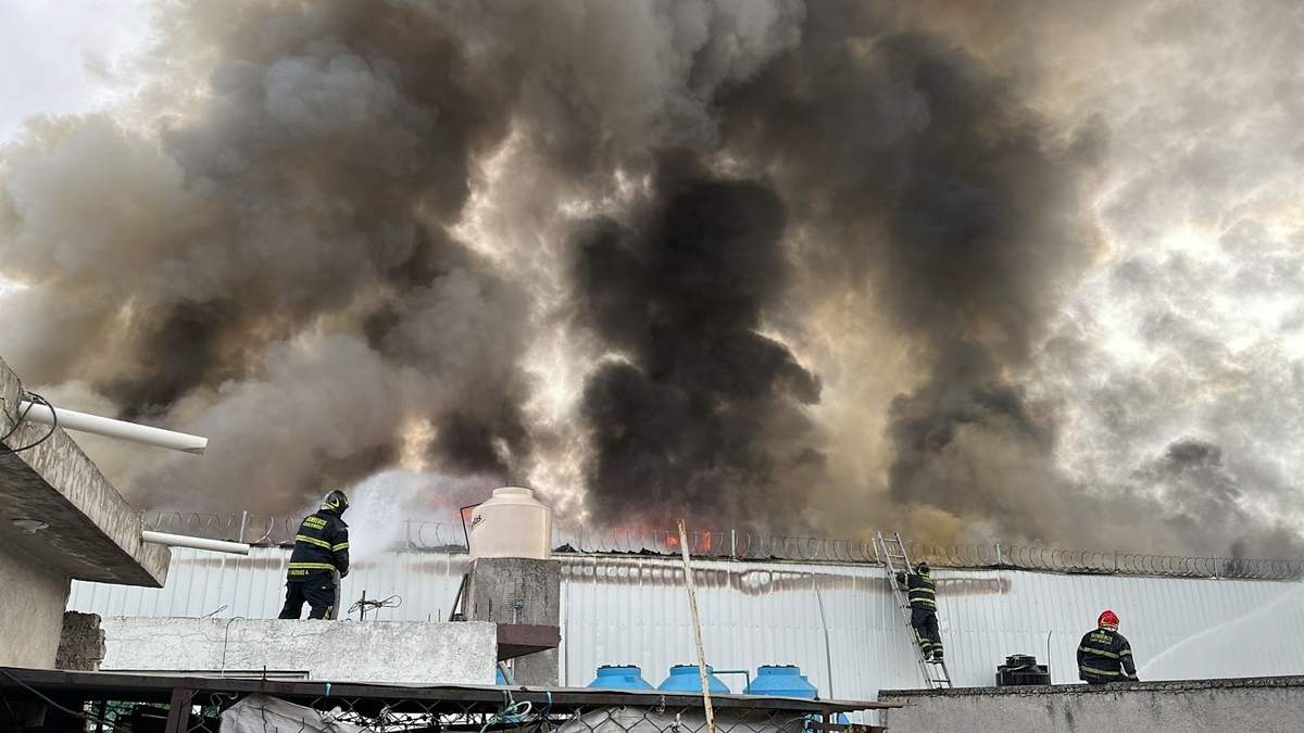 Incendio en una bodega en la colonia Morelos de la Ciudad de México