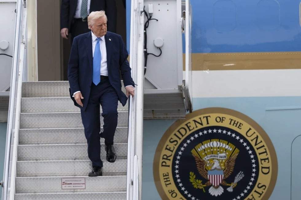 Trump dice que está considerando maneras de cumplir un tercer mandato como presidente