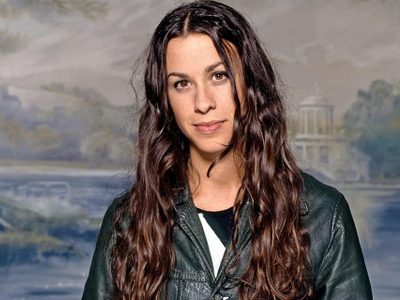 Alanis Morissette confiesa que sufrió violación múltiple a los 15 años