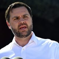Acusan a un hombre por amenazar con asesinar al vicepresidente de EU, JD Vance
