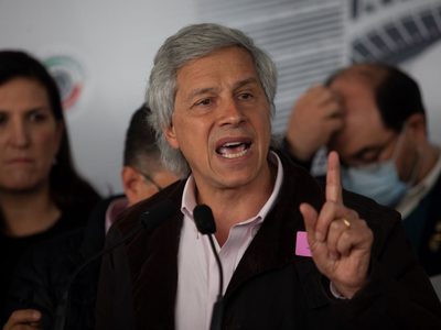 "¿A quién le queda duda?": Claudio X. González acusa a AMLO de haber pactado con Peña