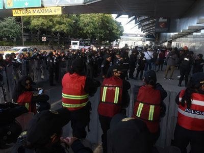 Repliegan a extrabajadores del SAT que tenían bloqueo en el AICM