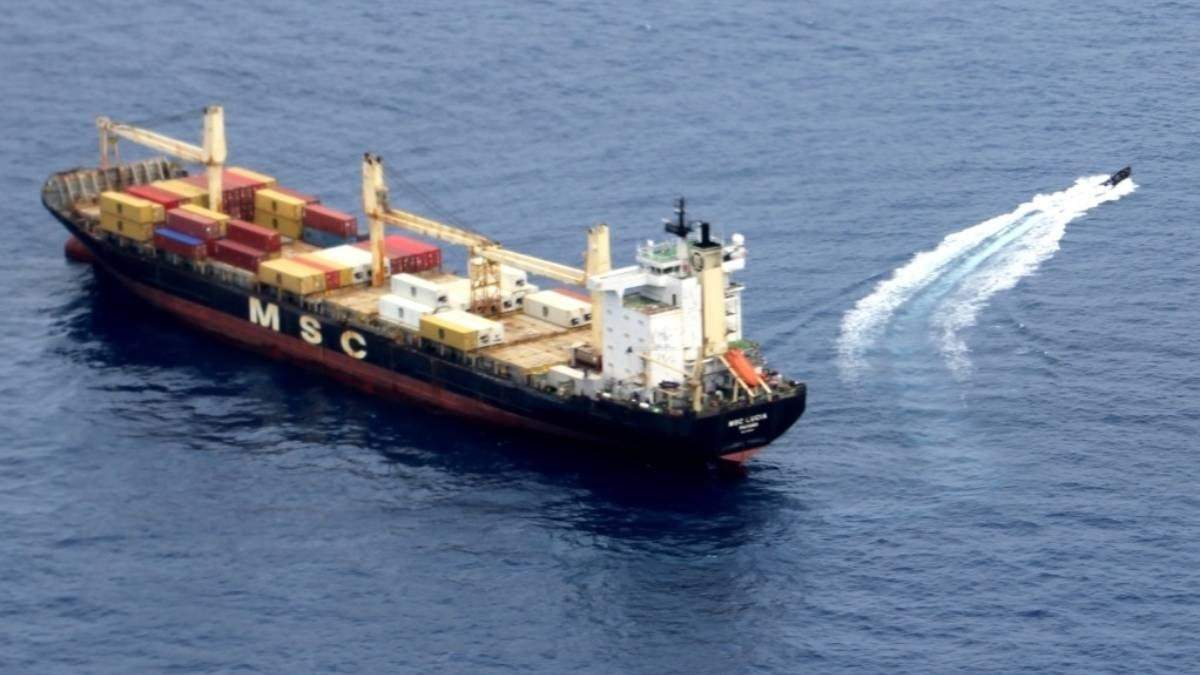 El barco MSC con bandera panameña