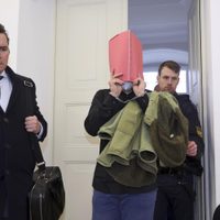 Dan cadena perpetua a estadunidense que empujó a dos mujeres a un barranco en Alemania