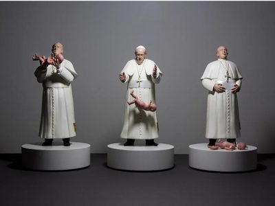 Escultura del Papa Francisco causa polémica por su crítica a la Iglesia católica