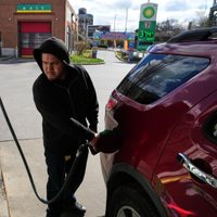 Precios de gasolina en EU alcanzan su nivel más alto desde 2023 por la guerra con Irán