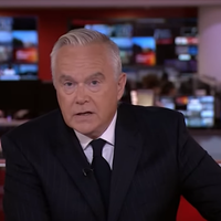 Expresentador de la BBC es acusado por imágenes indecentes de menores de edad