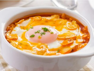 Para los días fríos, esta sopa de ajo te va a sorprender