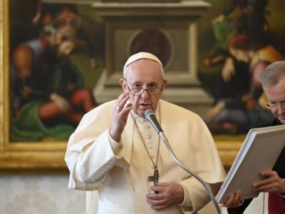A la Iglesia le da "miedo acompañar a la gente con diversidad sexual": Papa Francisco