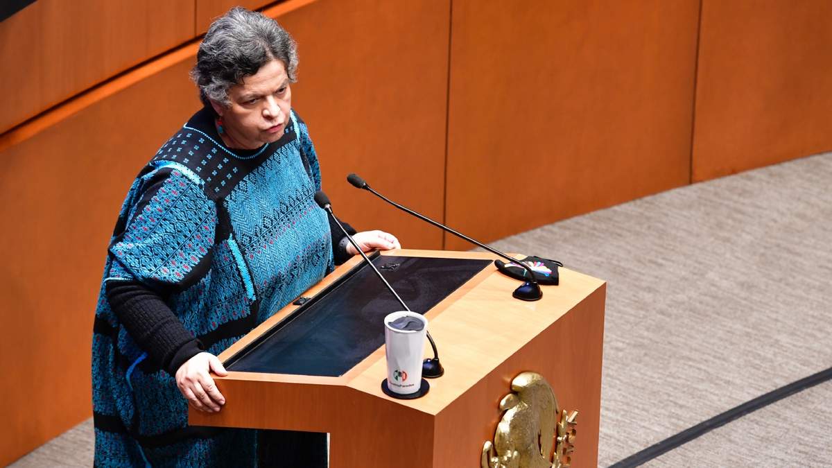 Beatriz Paredes en el Senado