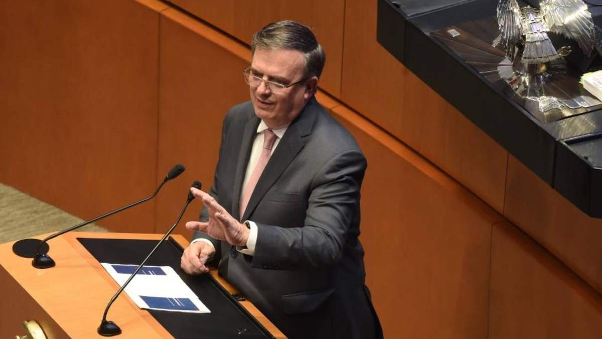 El canciller Marcelo Ebrard durante su comparecencia en el Senado