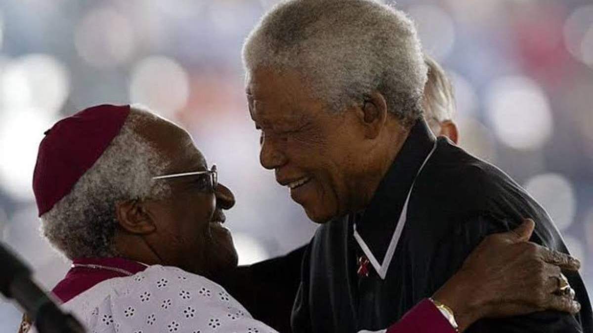 El arzobispo Desmond Tutu con Nelson Mandela