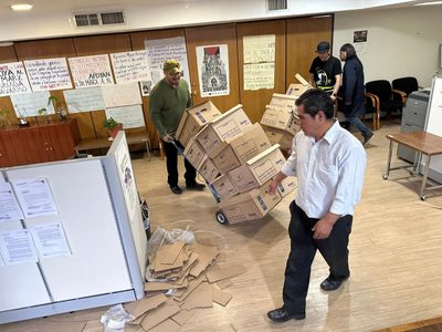 Desalojan las pertenencias de Marx Arriaga, quien sigue esperando “notificación”
