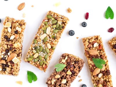 La ANMAT prohibió la comercialización de una barra de cereal energizante y una granola proteica