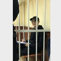 Rusia condena a 6 años de prisión a estudiante por romper ventana en la sede del partido de Putin