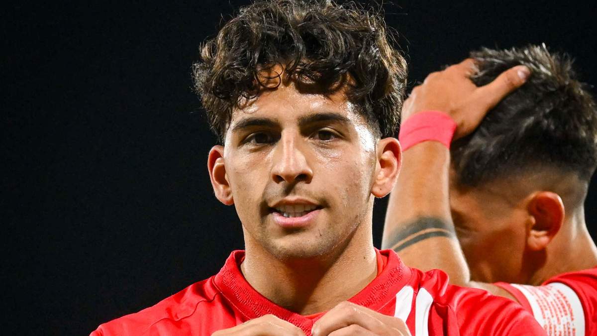 Hernán López Muñoz. El sobrino nieto de Maradona anotó los dos para Argentinos