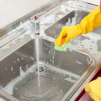 No compres productos caros, hacé esta pasta limpiadora para la cocina y el baño con solo 4 ingredientes