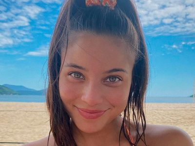 Con indirecta para Neymar, Emilia Mernes derritió con un sensual baile frente a la cámara