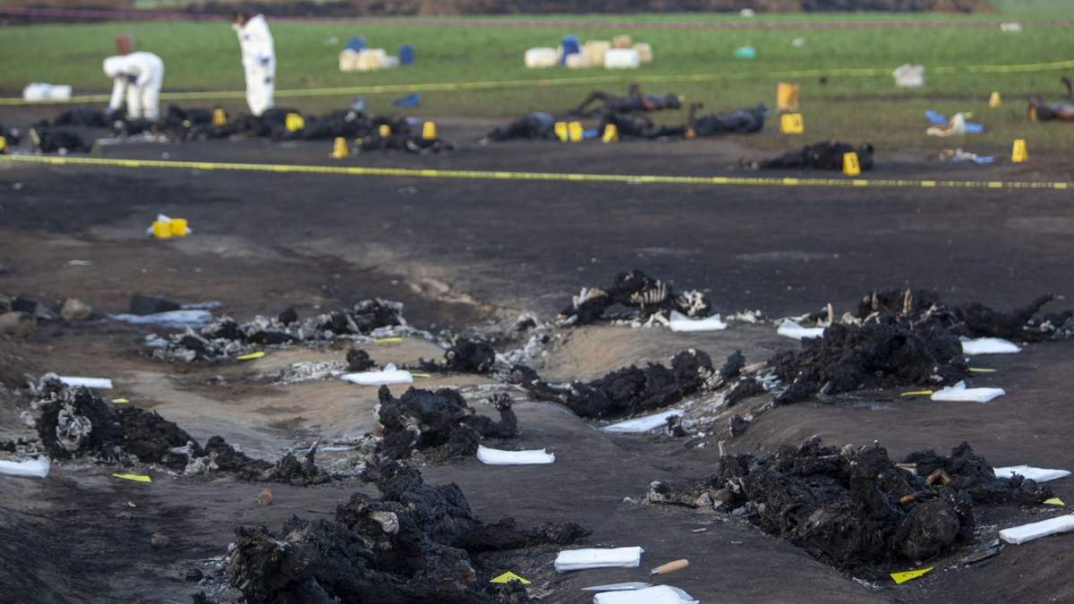 Cuerpos incinerados tras la explosión de un ducto en Tlahuelilpan, Hidalgo