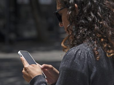Secretaría de Finanzas de la CDMX alerta por mensajes de multas falsas en celulares